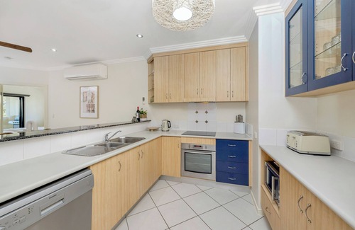 Townsville Apartment | Sir Leslie By The Harbour