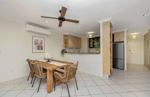 Townsville Apartment | Sir Leslie By The Harbour