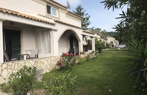 Almiros Beach House | SIRIOS VILLAS Αυτόνομες παραθαλάσσιες βίλες