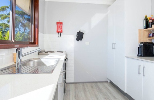Sanctuary Point House | Sirius Retreat - Pet Friendly - 3 Mins Walk to St. George Basin