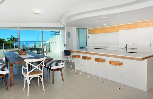 Mooloolaba Apartment | Sirocco 201 by G1 Holidays - Large Five Bedroom Beachfront Apartment in Sirocco Resort