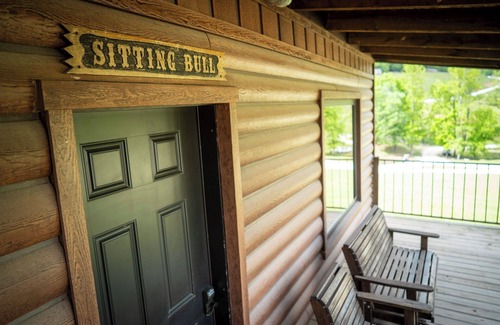 Mt. Sherman Cabin | Sitting Bull Cabin - Cozy Lodging at Horseshoe Canyon Ranch