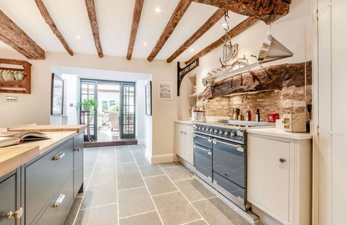 Stow-on-the-Wold Cottage | Six bed Cotswold Holiday Home - Cross Keys Cottage