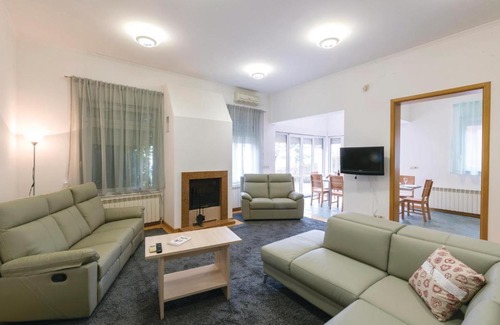 Zagreb House | Six-Bedroom Holiday Home in Zagreb