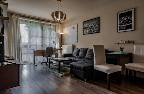 Pecs Apartment | Six Corners - Garden Corner