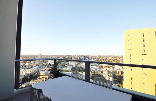Kangaroo Point Apartment | SK1 · Lavish CBD SkyHome -C`Prk+WIFI