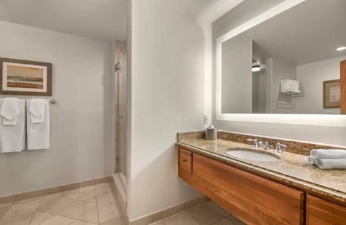 Four O'Clock Hotel | Ski Getaway in a 2 bed 2 bath, walking distance from lifts and downtown!