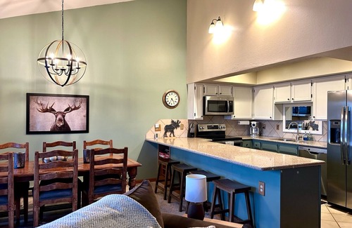 Wildernest Condo | ●■♦︎Ski Getaway❄︎ Stunning Mountain Views - HotTub