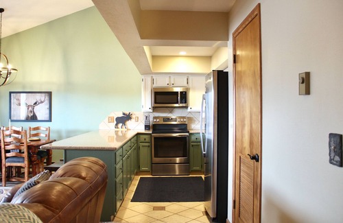 Wildernest Condo | ●■♦︎Ski Getaway❄︎ Stunning Mountain Views - HotTub