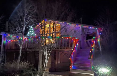Flagstaff House | Ski & Golf Chalet A/C, WIFI, 2 Decks with grills in Continental Country Club