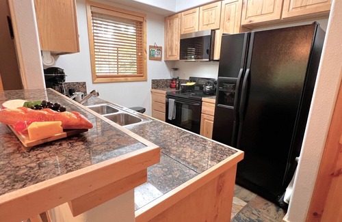 Breckenridge Condo | Ski-In 4 O'clock Run Soak-Hot Tub Walk to Main St!