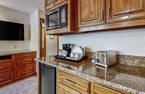 Vail Apartment | Ski-in/out condo with kitchenette, high-speed WiFi & shared pool/hot tub/laundry