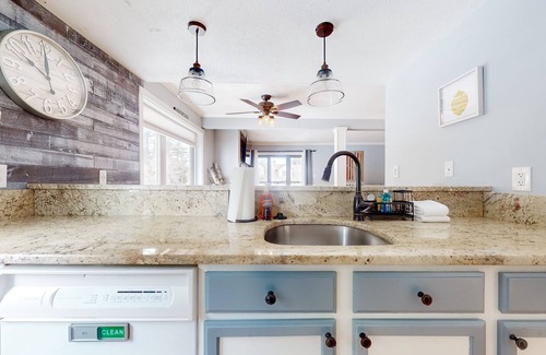 Brownsville Condo | Ski-in/out, dog-friendly condo with prime location for skiing & hiking
