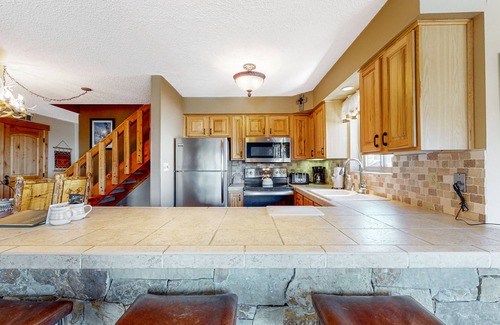 Four O'Clock Condo | Ski-in/out gold-rated condo with hot tubs, fireplace & gym