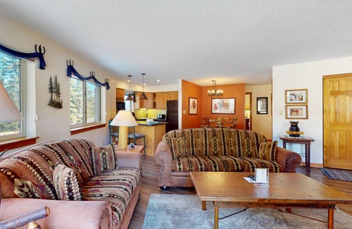 Four O'Clock Condo | Ski-in/out ground-floor condo with hot tubs, fireplace, gym & views
