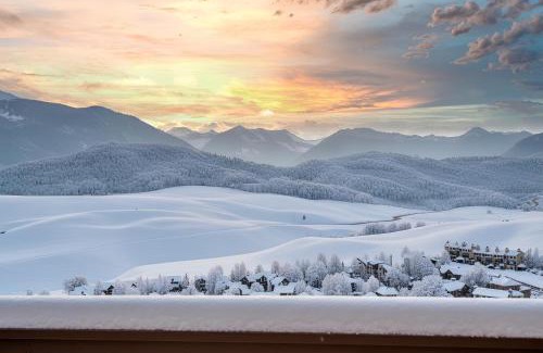 Crested Butte Apartment | Ski-In & Out, Top-Floor CB Condo, Panoramic Mountain View