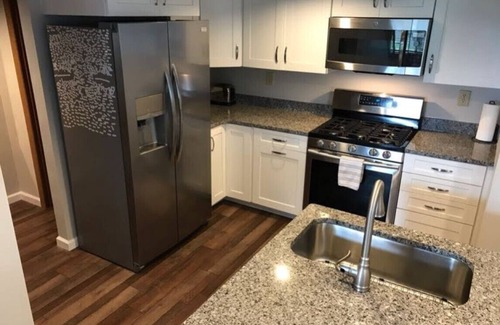 Seven Springs House | Ski in/out winter, summer walk to pool & hot tub Beautiful 3 Bed/3.5 Bath Garage