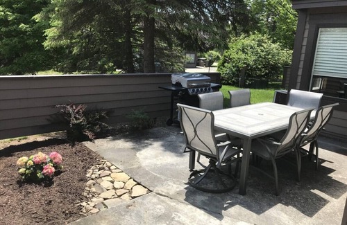 Seven Springs House | Ski in/out winter, summer walk to pool & hot tub Beautiful 3 Bed/3.5 Bath Garage