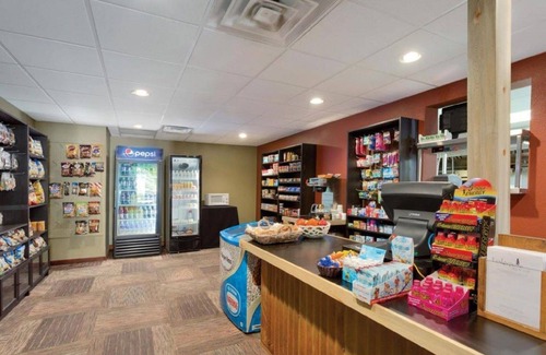 Four O'Clock Apartment | ski in ski out 1 bedroom condo Feb 1-8 only, 2027 ON SALE
