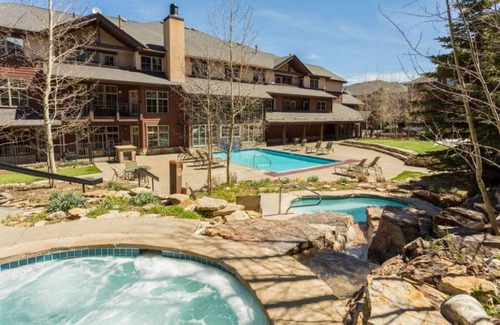Four O'Clock Apartment | ski in ski out 1 bedroom condo Feb 1-8 only, 2027 ON SALE