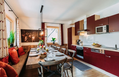 Rauris Apartment | Ski-in/ski-out apartment with a balcony