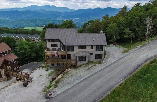Banner Elk House | Ski-In Ski-Out Beech Mountain Cabin