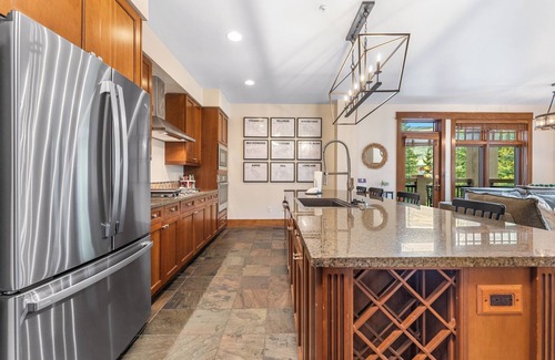 River Run Condo | Ski-In/Ski-Out Condo w/Incredible Mountain & Tree Views from Private Balcony