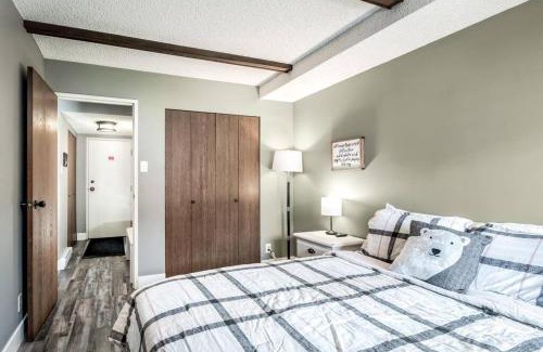 Hemlock Valley Apartment | ski-in/ski-out, cozy, mountain view condo