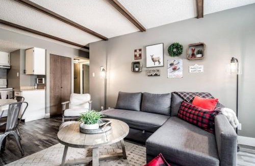 Hemlock Valley Apartment | ski-in/ski-out, cozy, mountain view condo