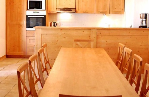 Les Bruyeres Apartment | Ski-in/ski-out & foot of the slopes, 1st floor, fitness, terrace, balcony, tv, ski locker, 105m²