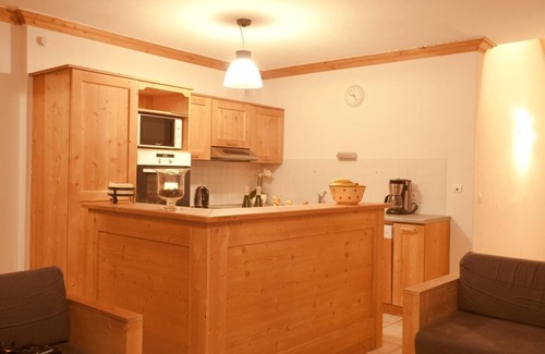 Les Bruyeres Apartment | Ski-in/ski-out & foot of the slopes, 1st floor, fitness, terrace, balcony, tv, ski locker, 105m²