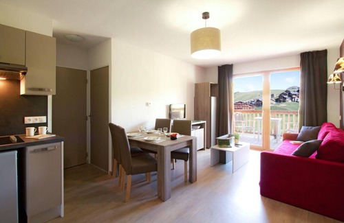 Plagne Soleil Apartment | Ski-in/ski-out & foot of the slopes, fitness, terrace, balcony, tv, ski locker, 54m², La Plagne