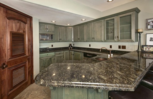 Four O'Clock House | Ski-in-Ski-Out on Mountain Luxury 6 Bedroom Home across from 4 O'Clock Ski Run!