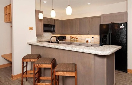 Mountain House Condo | Ski In/Ski Out + Private Hot Tub + Sleeps 8 + Free Parking
