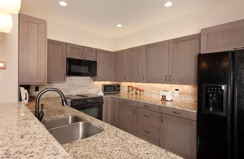 Mountain House Condo | Ski In/Ski Out + Private Hot Tub + Sleeps 8 + Free Parking