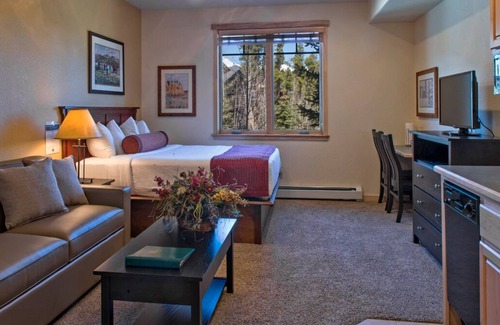 Four O'Clock Resort | Ski-in/ski-out resort in beautiful Breckenridge, Colorado