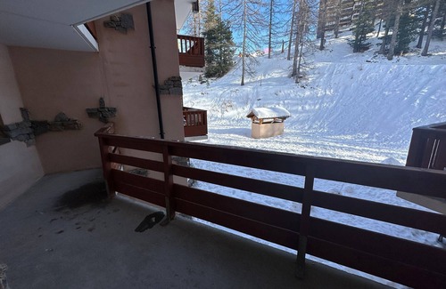 Les Claux Apartment | Ski-In/Ski-Out: Spacious Apartment with Balcony, Pool, and Parking