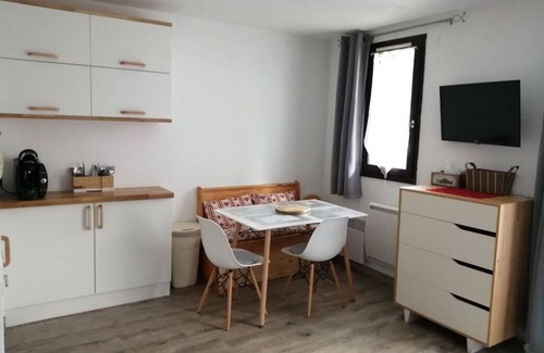 Le Pleynet Apartment | Ski in, ski out studio for 4 in the 7 Laux ski resort