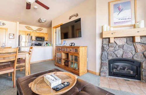 Mammoth Lakes Condo | Ski in ski out with views, year round pool, spas & gym! Sleeps 6
