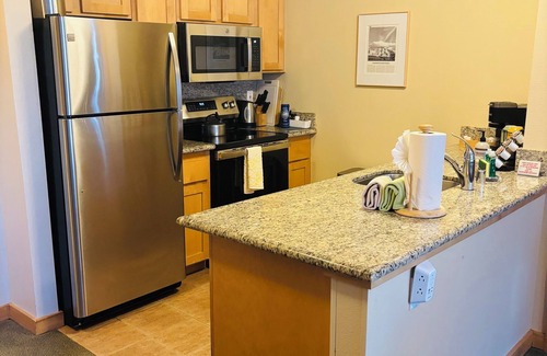 Mammoth Lakes Condo | Ski in ski out with views, year round pool, spas & gym! Sleeps 6