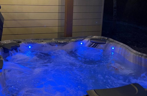 Park City House | Ski in - Walk Out & Walk to Canyons Base + Private Hottub. 2Br + Loft - sleeps 8