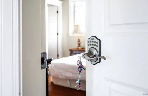 Shaughnessy House | Ski Lover's 1-bedroom Suite A in Vancouver