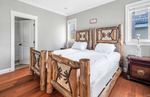 Shaughnessy House | Ski Lover's 1-bedroom Suite B+C in Vancouver