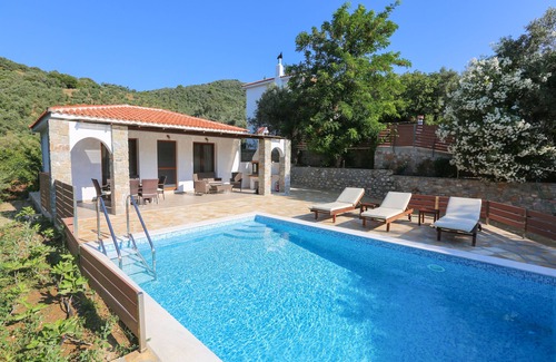 Skiathos Town Villa | SKIATHOS ISLAND VILLAS (VILLA3) only 2km from town