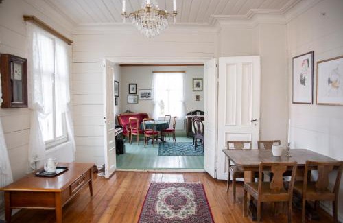 Gulen Municipality Hotel | Skjerjehamn