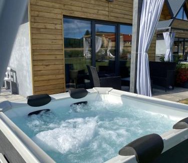 Bystrzyca Kłodzka House | sKLONowane domki pod Czarną Górą