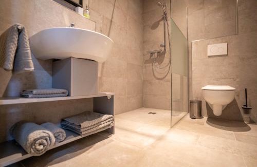 Meyenfeld Apartment | SKR Design