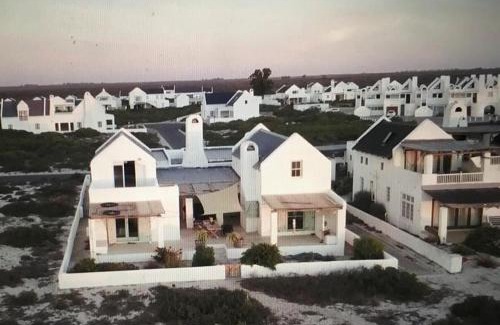 Dwarskersbos House | Skuurtjies - Beach Front Holiday