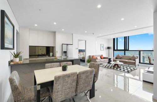 Surfers Paradise Apartment | Sky-High 72 Stories at The Seaside - Pet Friendly