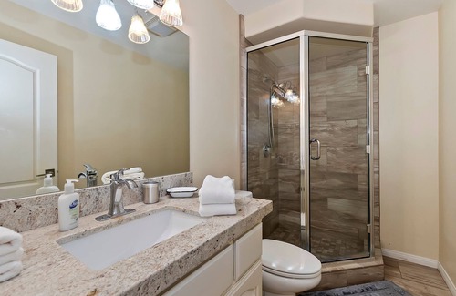 Castle Glen Estates Cabin | Sky Loft by Destination Big Bear : Beautiful Castle Glen Estate with Exquisitely Landscaped Fenced Yard! Pool Table!